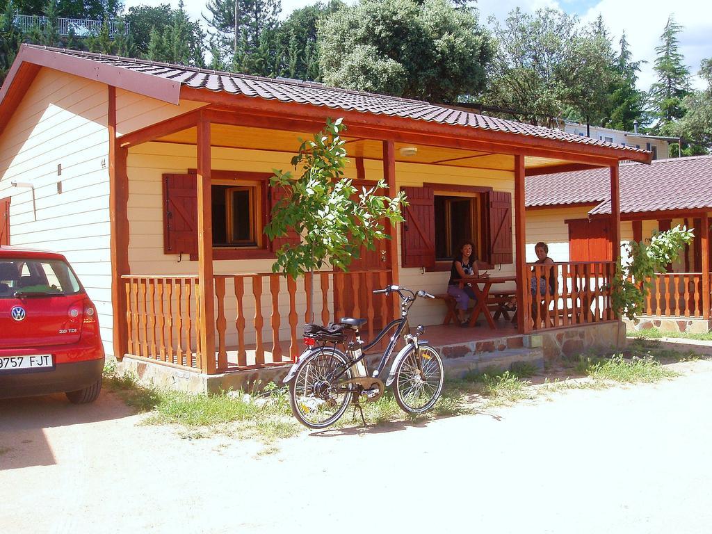 Camping Lago Barasona Hotel La Puebla De Castro Room photo